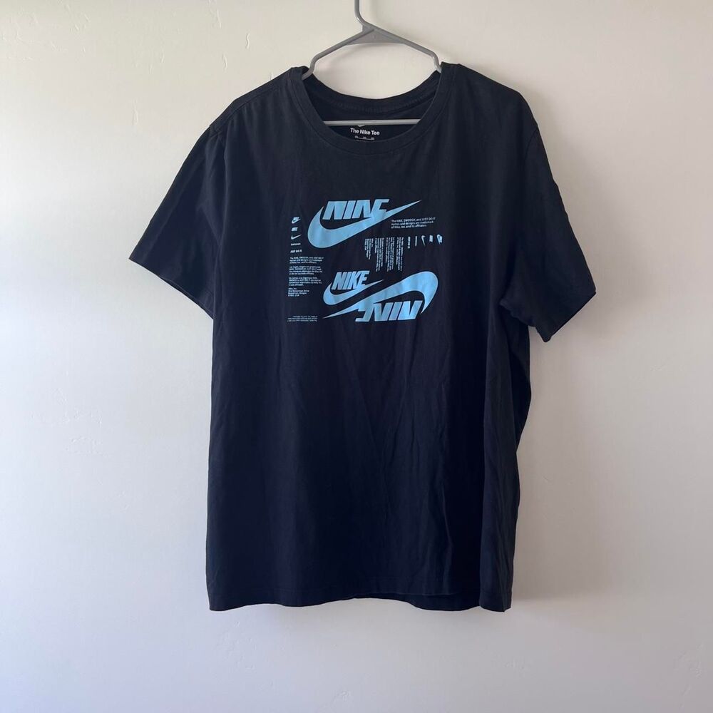 Nike Men's Black and Navy T-shirt